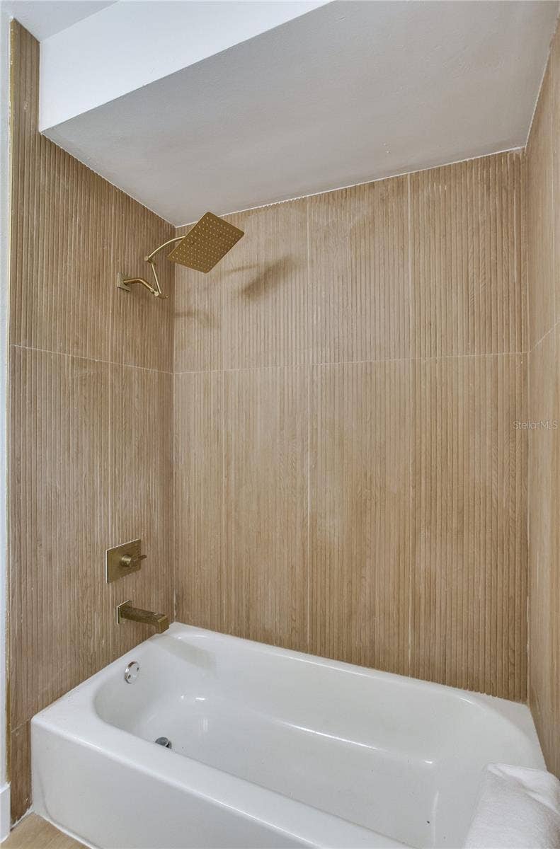 2753 VALENCIA DRIVE, Sarasota, FL 34239 2753 VALENCIA DRIVE, Sarasota, FL 34239