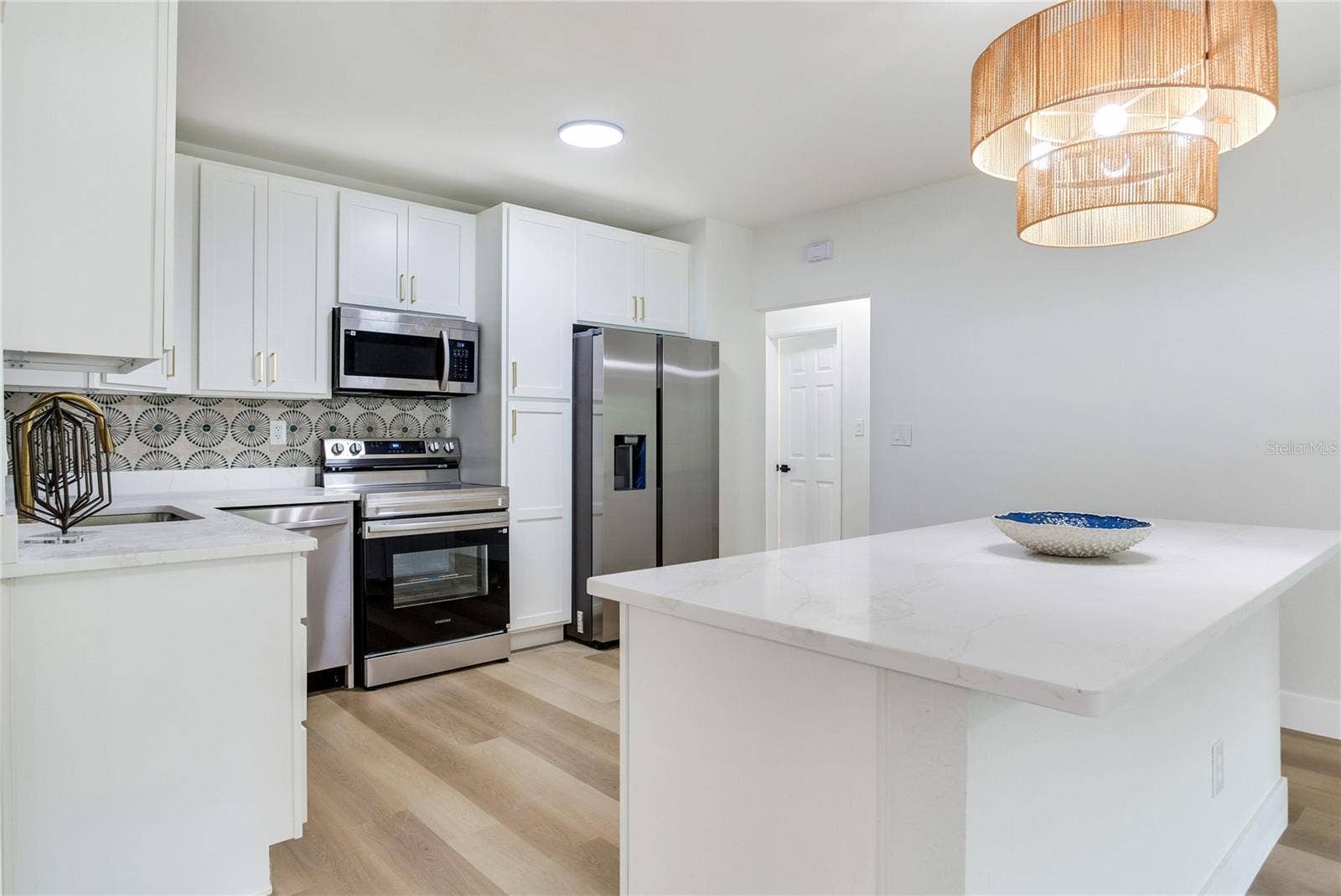 2753 VALENCIA DRIVE, Sarasota, FL 34239 2753 VALENCIA DRIVE, Sarasota, FL 34239