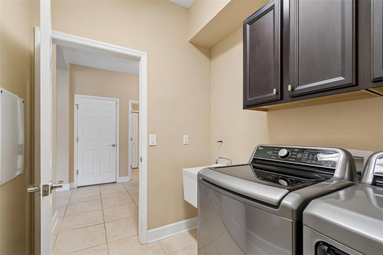 7090 88TH AVE N, Pinellas Park, FL 33782 This thoughtfully designed home features an indoor laundry room on the main level for added convenience.