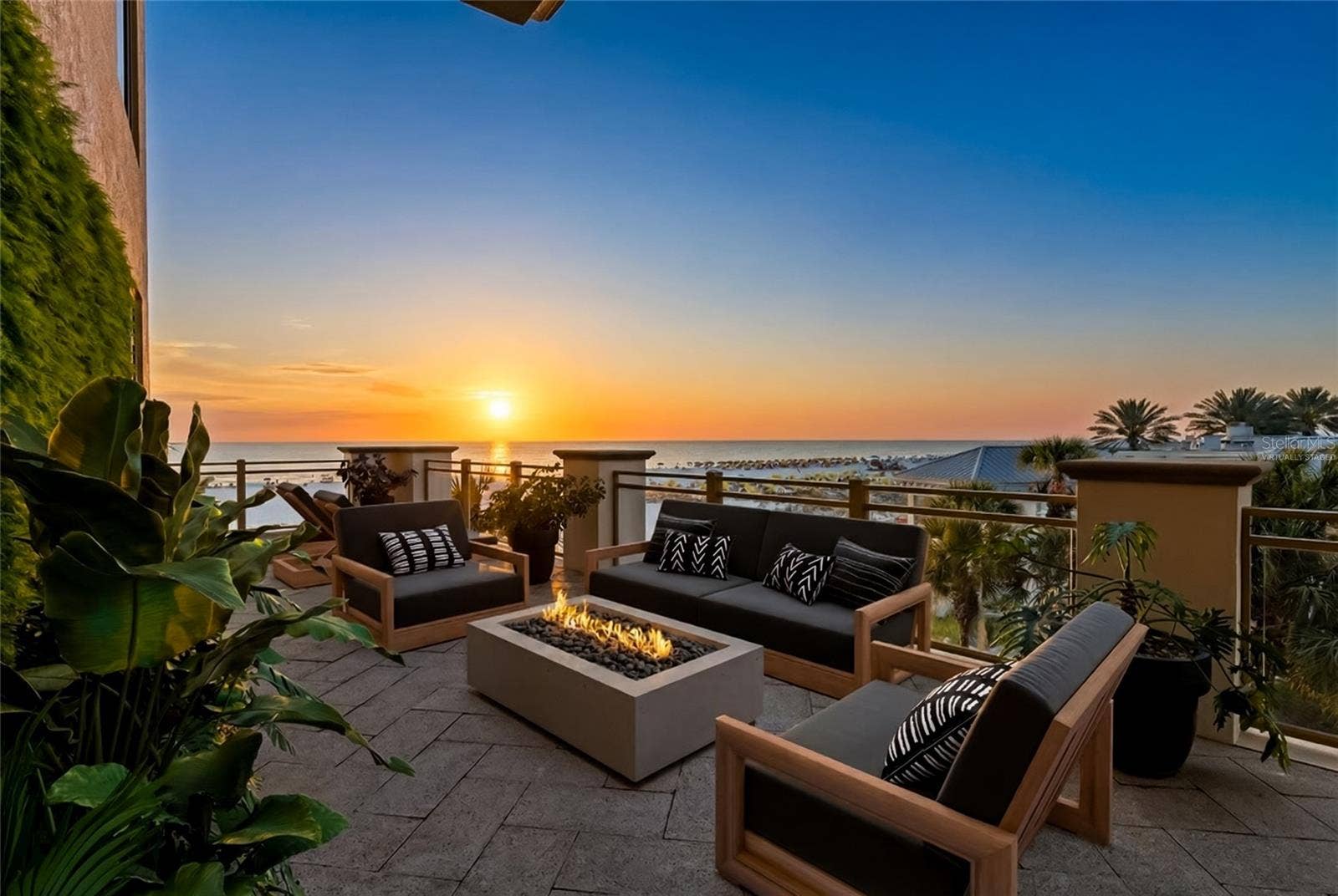 11 BAYMONT STREET, #302, Clearwater Beach, FL 33767 VIRTUALLY STAGED