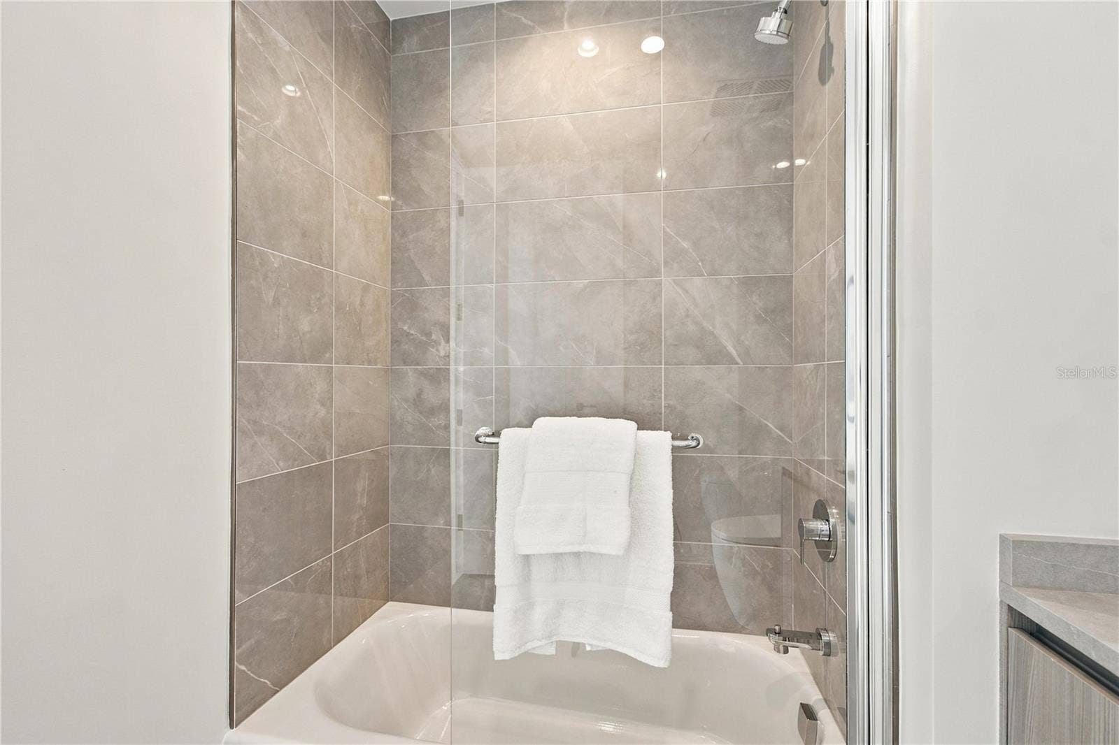 400 CENTRAL AVENUE, #2505, St Petersburg, FL 33701 400 CENTRAL AVENUE, #2505, St Petersburg, FL 33701
