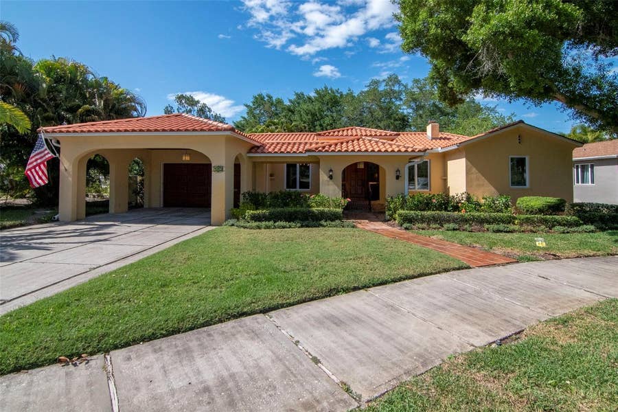 Property photo for 135 25TH AVENUE NE, St Petersburg, FL