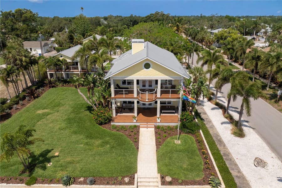 Property photo for 1803 BEACH DRIVE SE, St Petersburg, FL