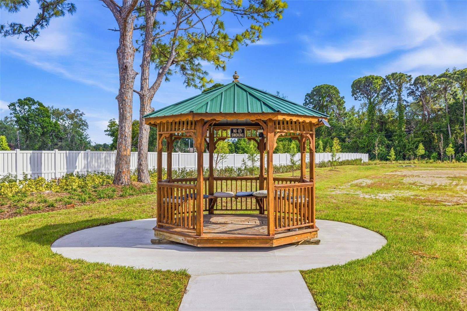 5521 80TH STREET N, #212, St Petersburg, FL 33709 Gazebo and walking paths Five Towns community