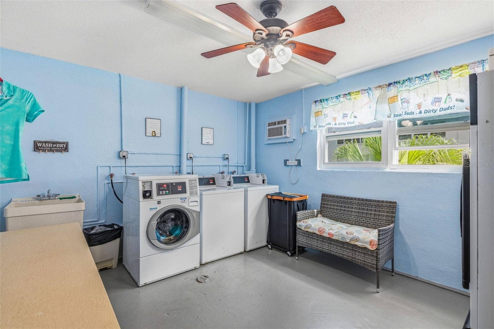 5521 80TH STREET N, #212, St Petersburg, FL 33709 Community laundry room with washer and dryer