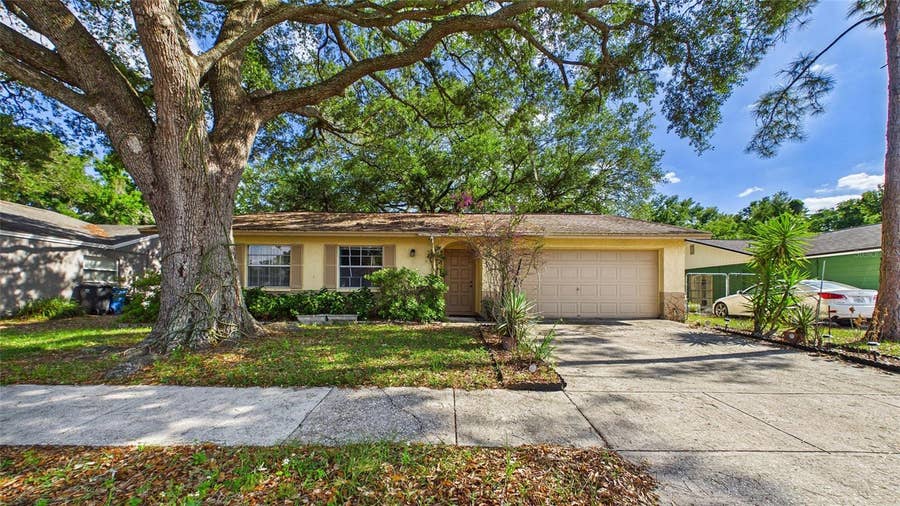 Property photo for 711 REGENT CIRCLE S, Brandon, FL