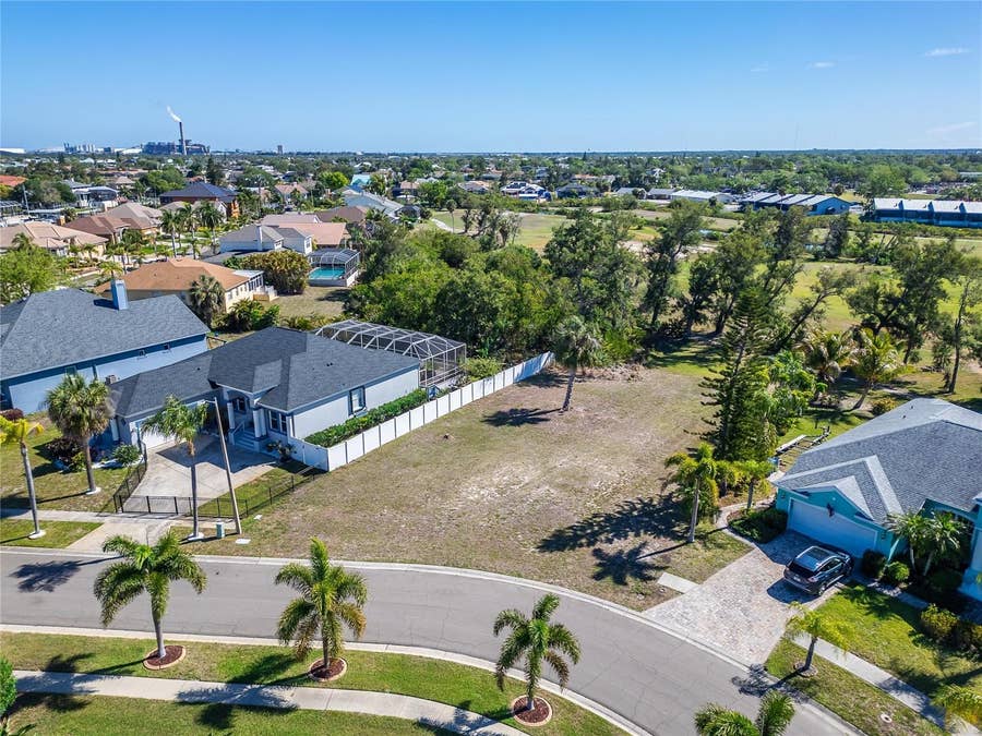 Property photo for 806 GREENVIEW DRIVE, Apollo Beach, FL