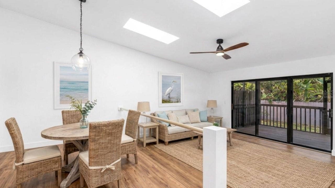 Virtually staged / Living and ining room