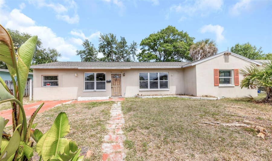 Property photo for 6235 HAMPTON DRIVE N, St Petersburg, FL