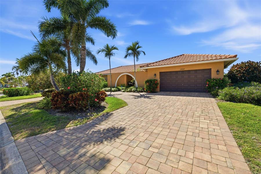 Property photo for 1997 HAWAII AVENUE NE, St Petersburg, FL
