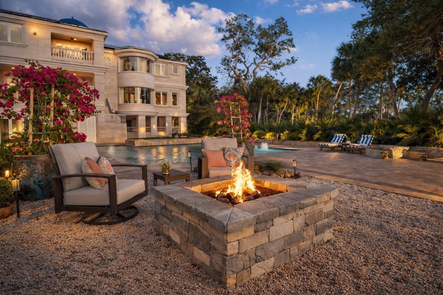 2000 PARK STREET N, St Petersburg, FL 33710 Firepit for those cooler Florida nights.