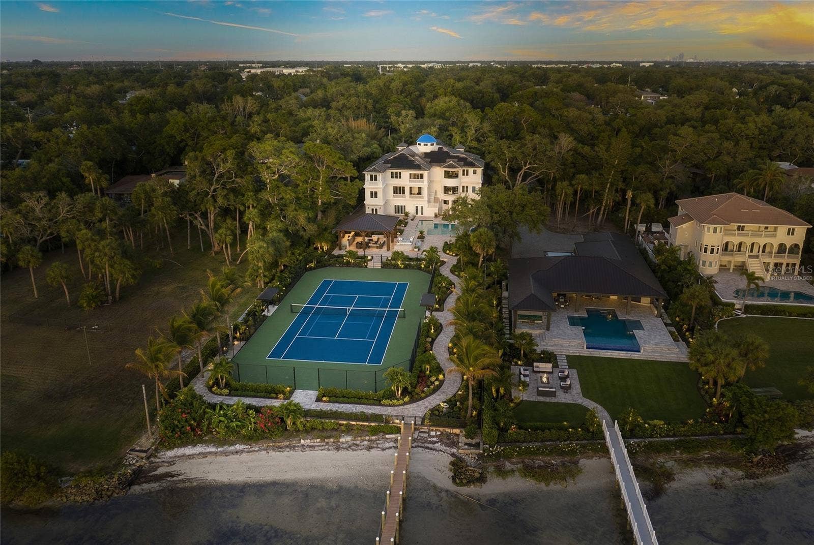 2000 PARK STREET N, St Petersburg, FL 33710 Virtually Staged Tennis Courts.