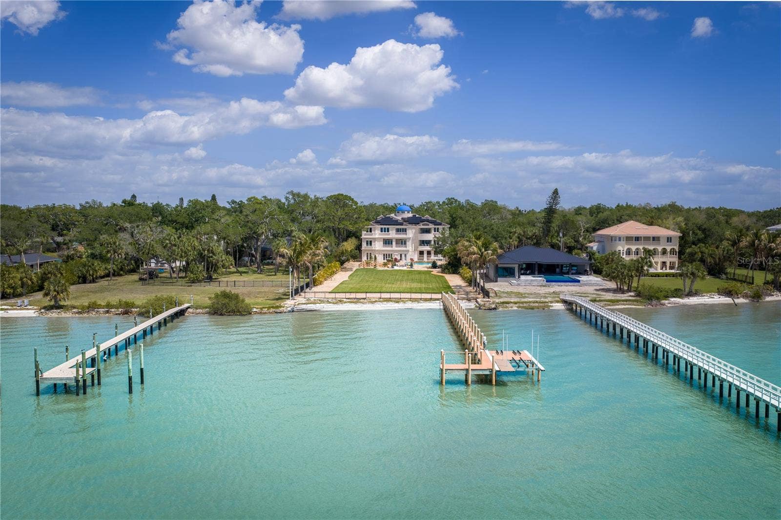 2000 PARK STREET N, St Petersburg, FL 33710 Palazzo Sul Mare is a RARE WATERFRONT ESTATE in St. Petersburgs coveted Jungle Prada neighborhood, offering over 19,000 square feet under roof and more than 10,000 square feet of luxurious interior living space on over 1.5 acres along the Intracoastal Waterway.