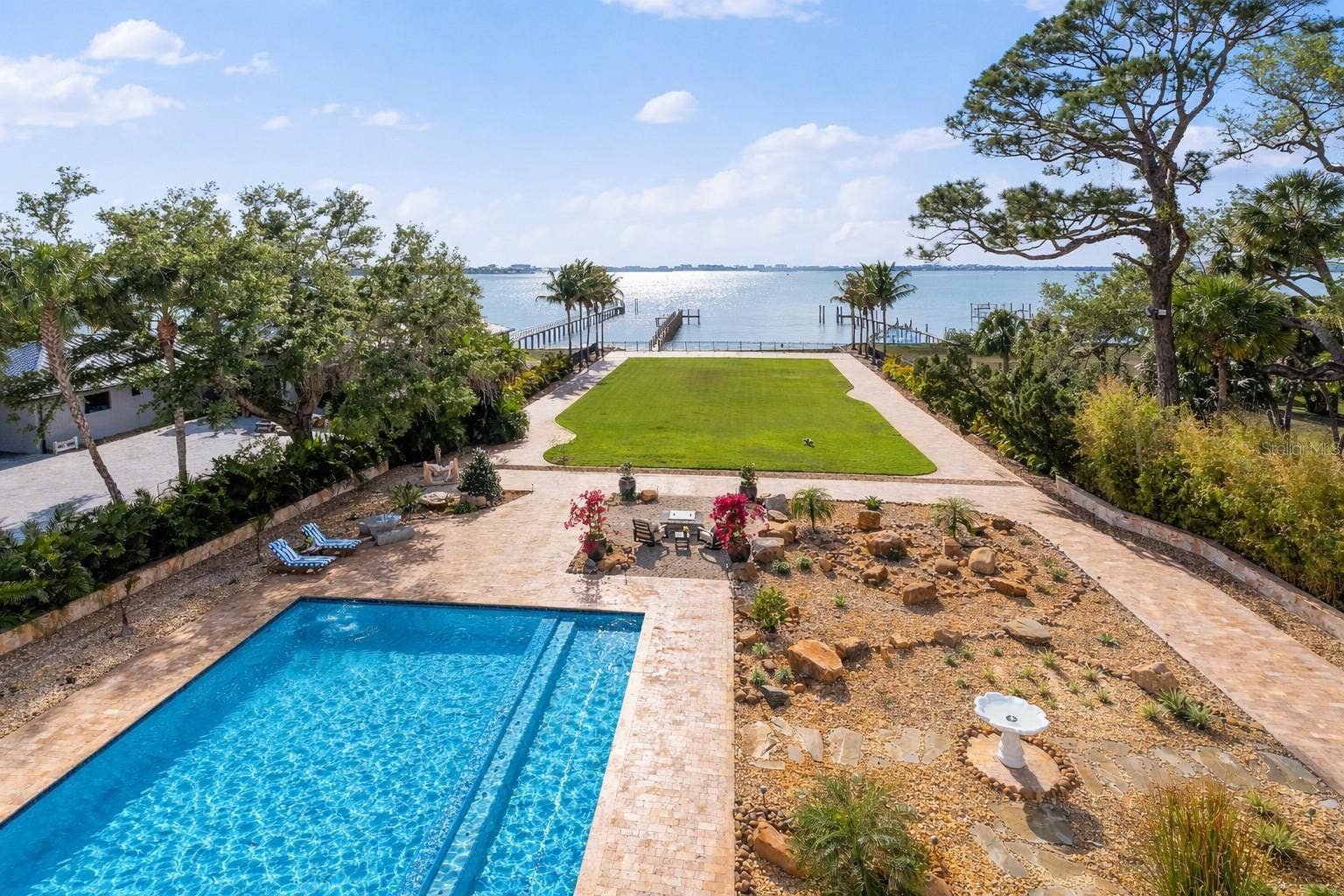 2000 PARK STREET N, St Petersburg, FL 33710 Resort-style pool and spa set within expansive, beautifully designed grounds.
