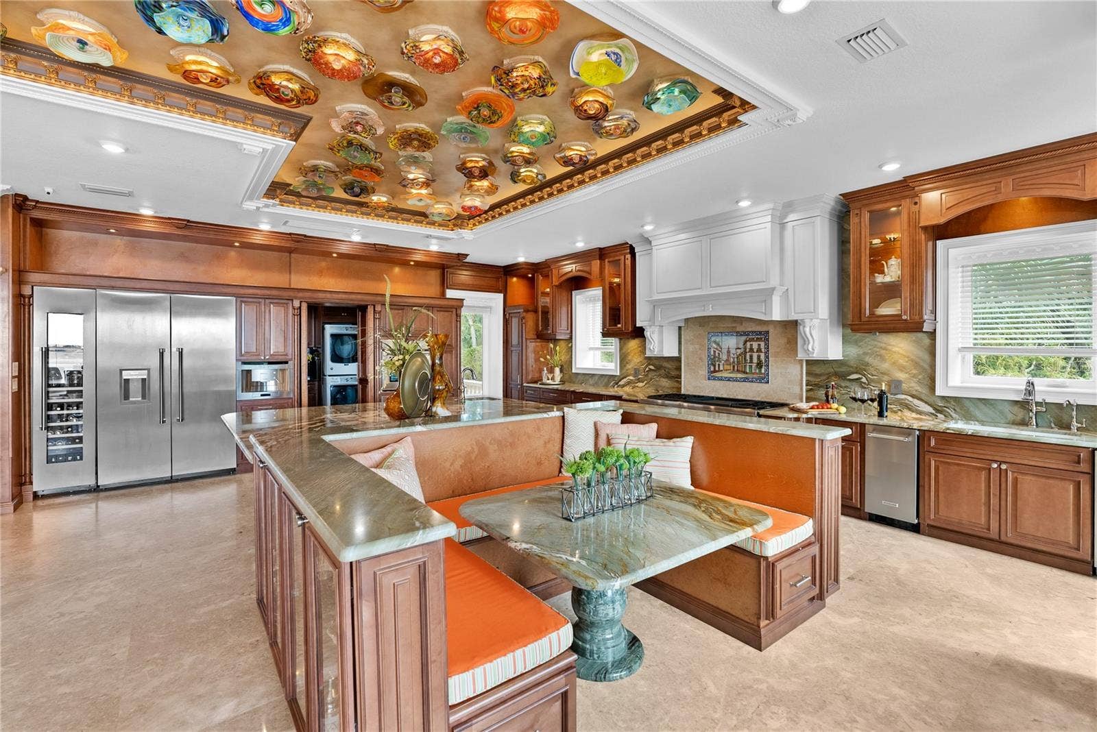 2000 PARK STREET N, St Petersburg, FL 33710 Built-in dinette seats four comfortably.