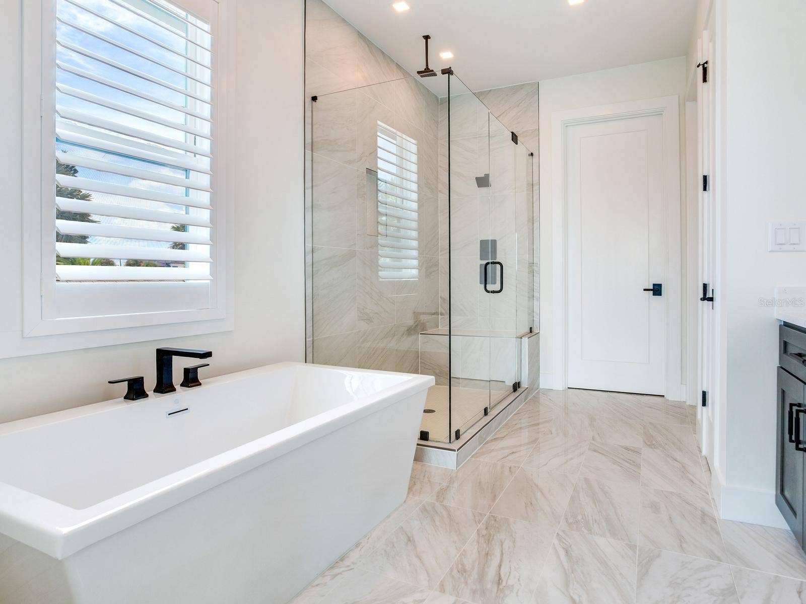 Picture of the bathroom of a SeaSafe Shore Crest home already built for reference purposes only.