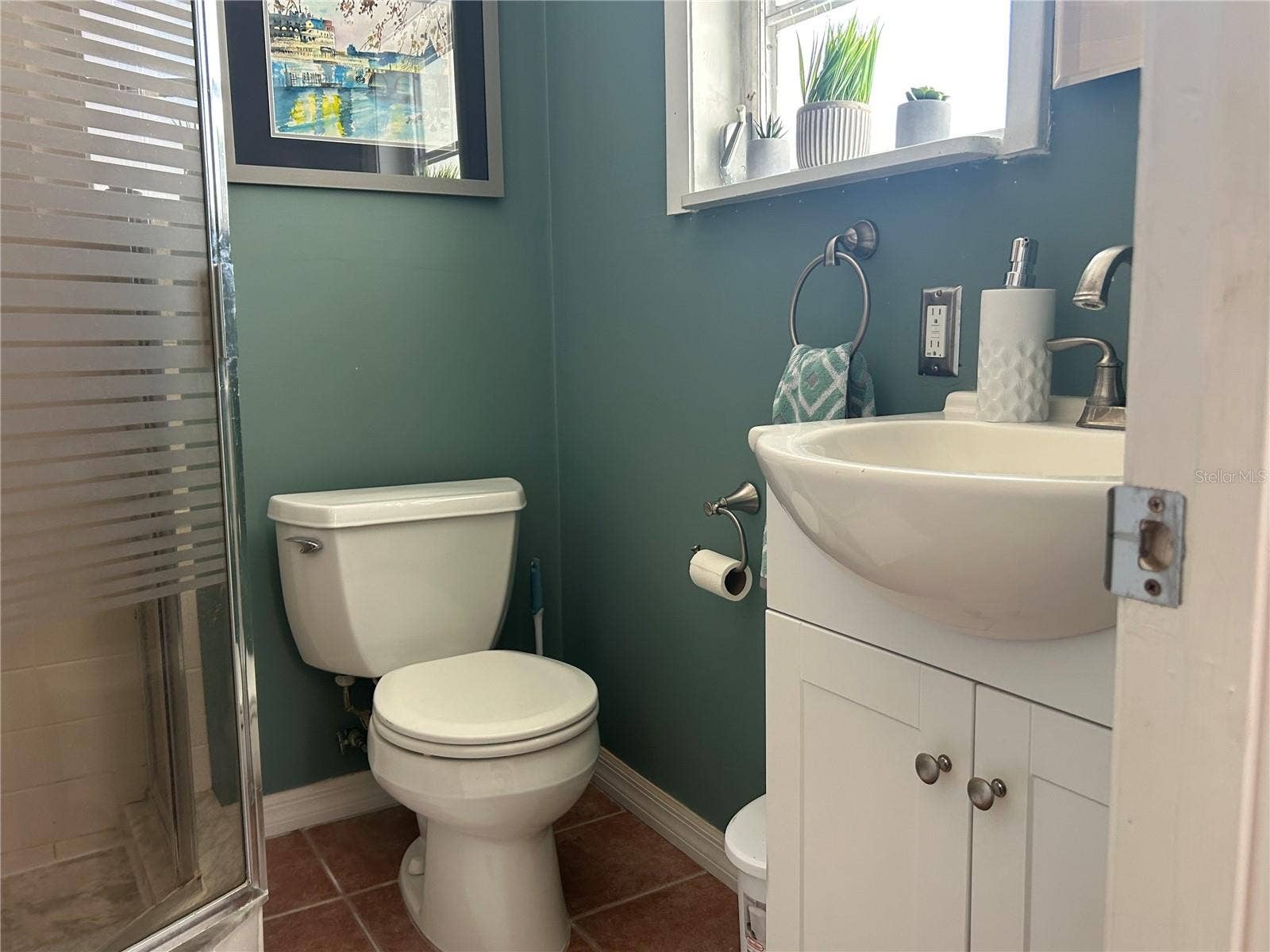 Main  bathroom