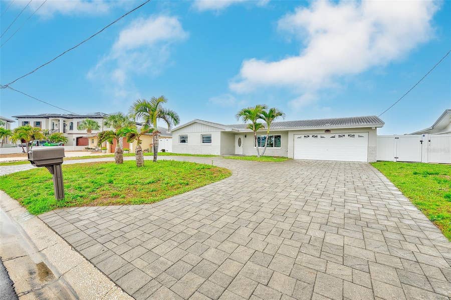 Property photo for 5434 OAKHURST DRIVE, Seminole, FL
