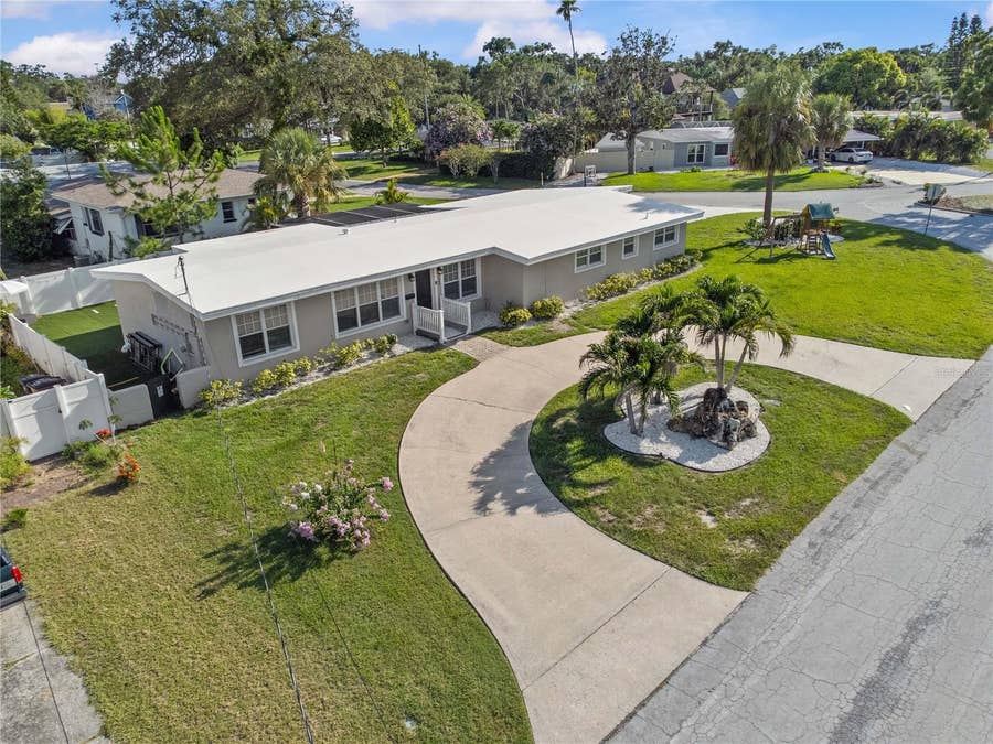 Property photo for 327 SUNNY LANE, Belleair, FL