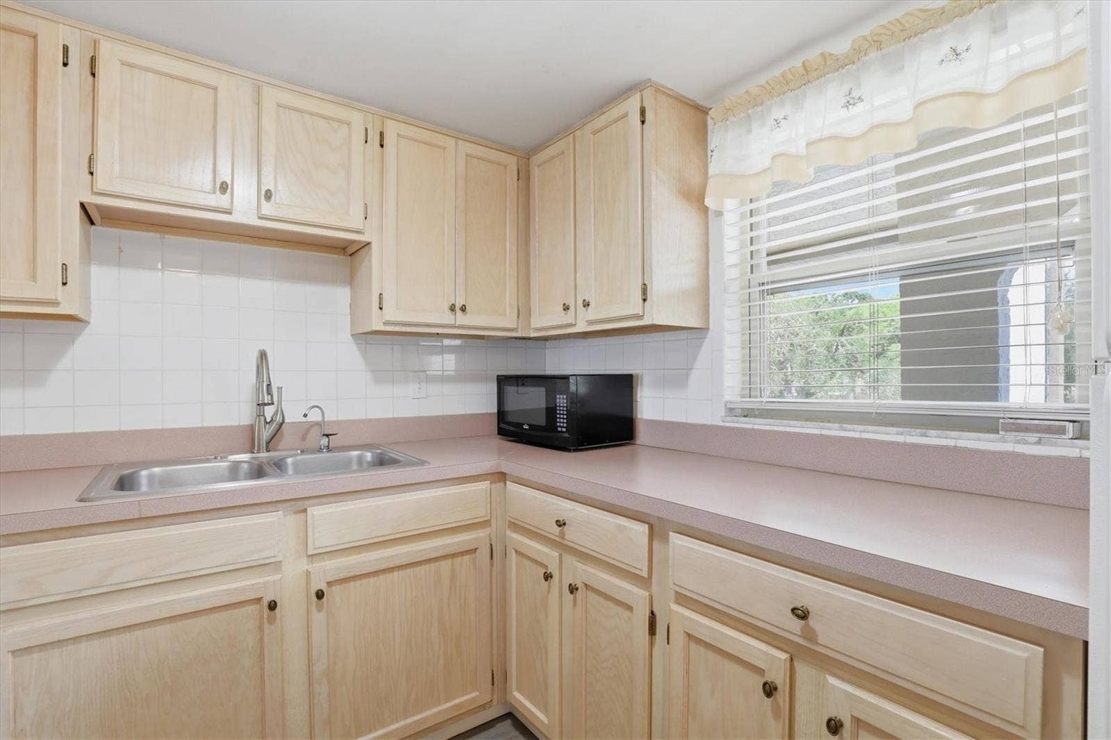 7701 STARKEY ROAD, #412, Seminole, FL 33777 Nice cabinets