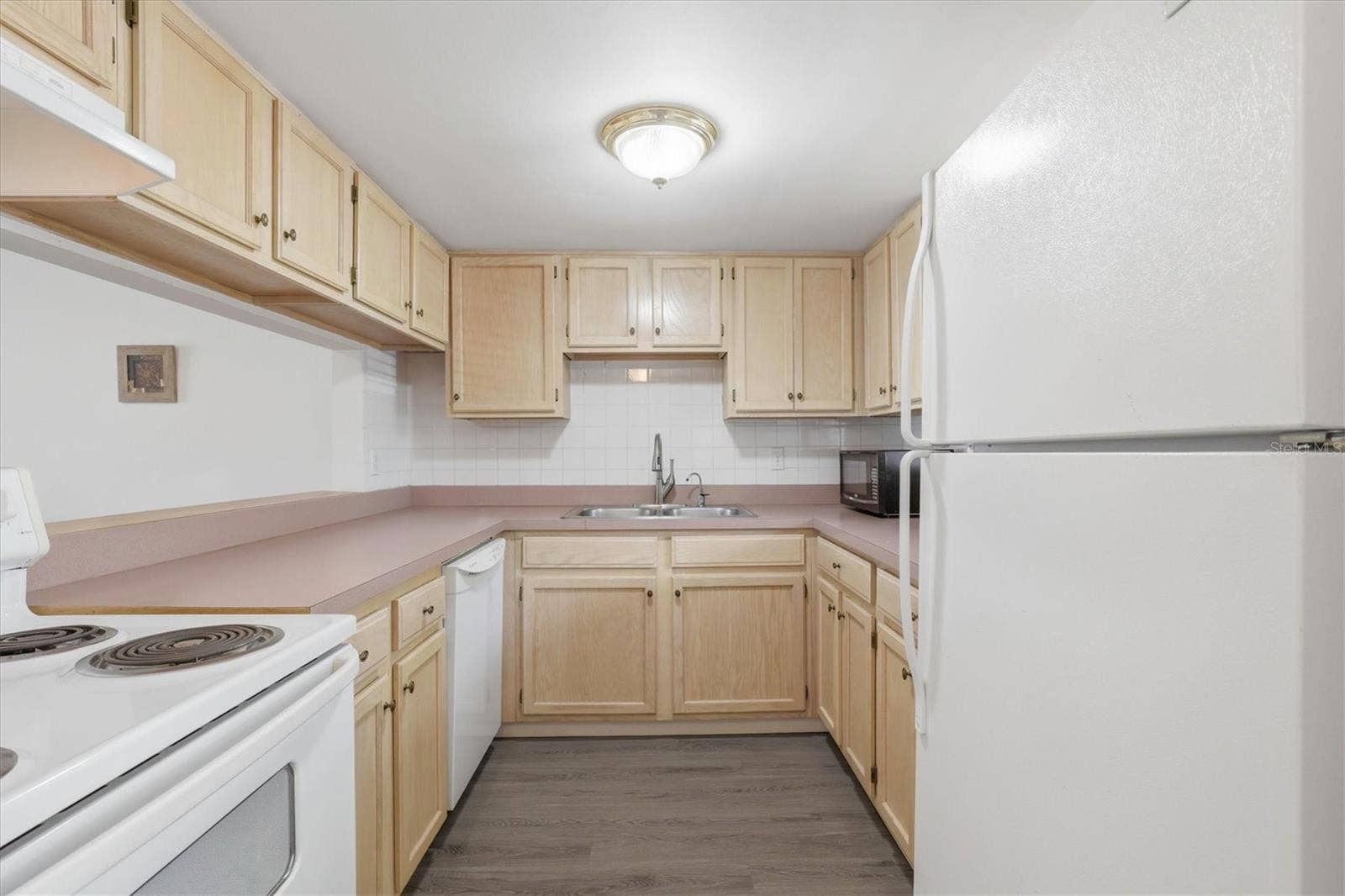 7701 STARKEY ROAD, #412, Seminole, FL 33777 Light Kitchen