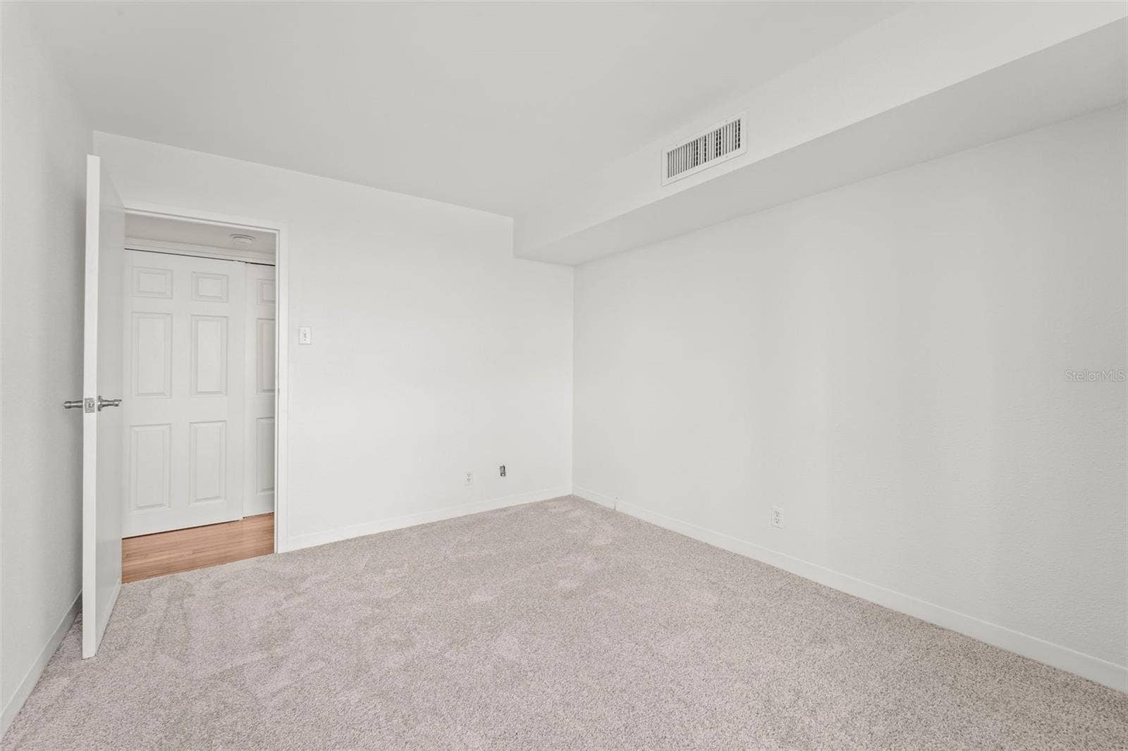 10355 PARADISE BOULEVARD, #403, Treasure Island, FL 33706 10355 PARADISE BOULEVARD, #403, Treasure Island, FL 33706