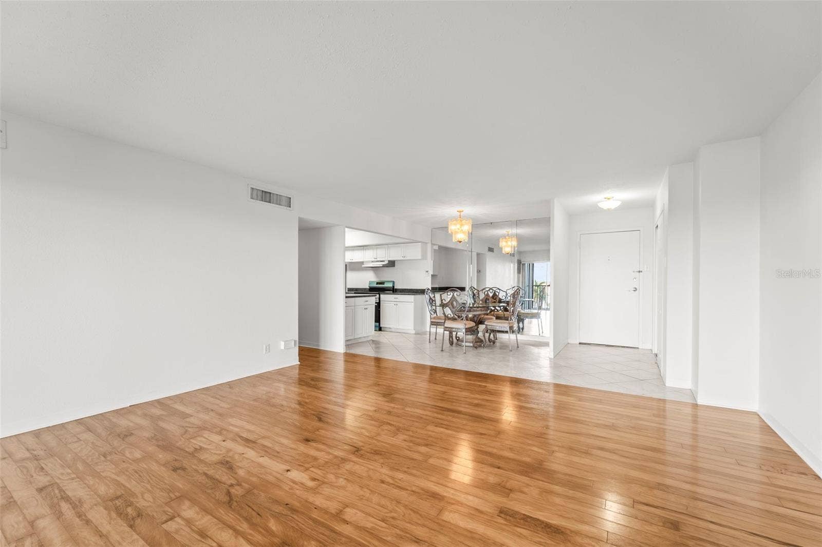10355 PARADISE BOULEVARD, #403, Treasure Island, FL 33706 10355 PARADISE BOULEVARD, #403, Treasure Island, FL 33706