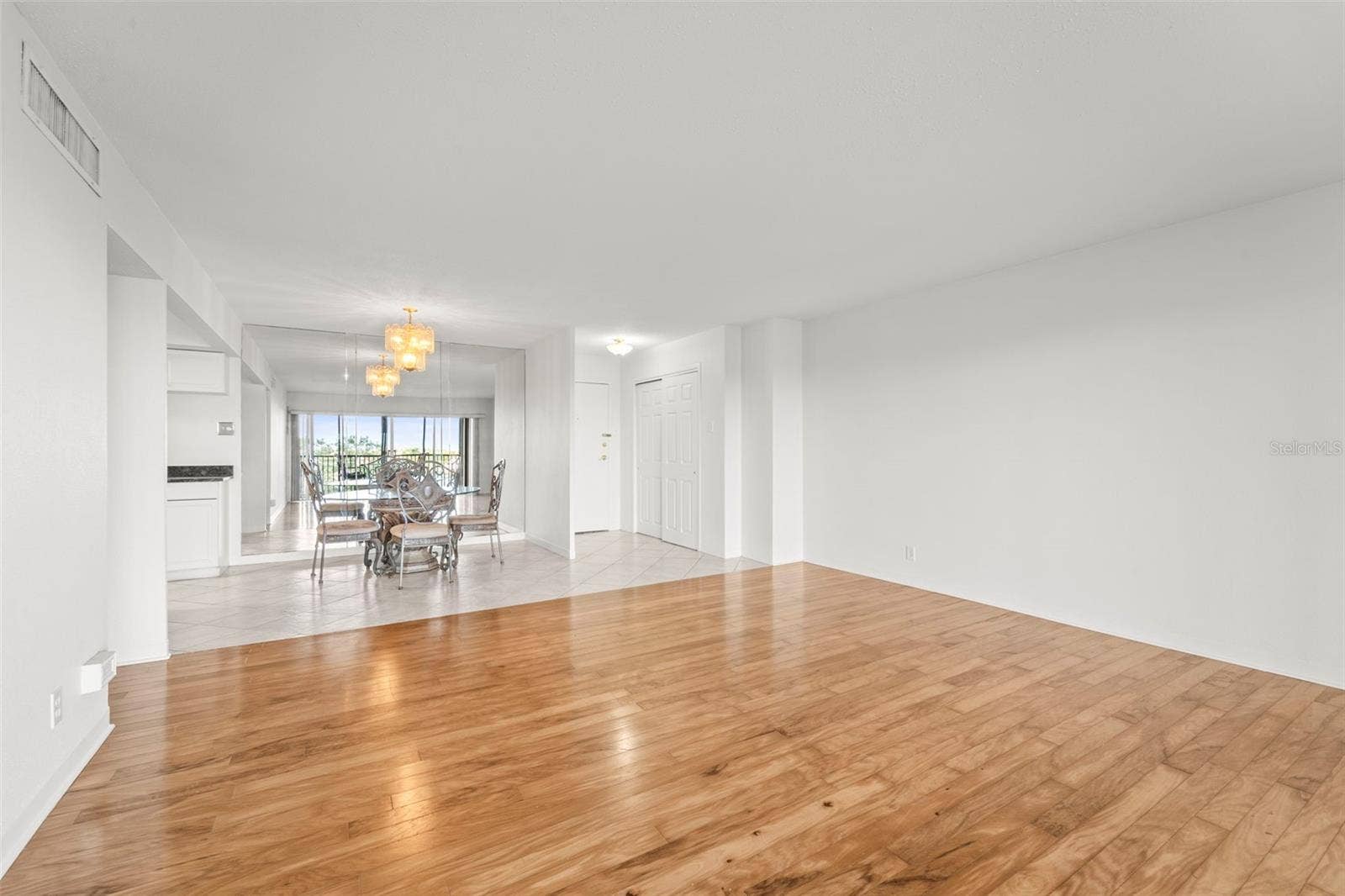 10355 PARADISE BOULEVARD, #403, Treasure Island, FL 33706 10355 PARADISE BOULEVARD, #403, Treasure Island, FL 33706