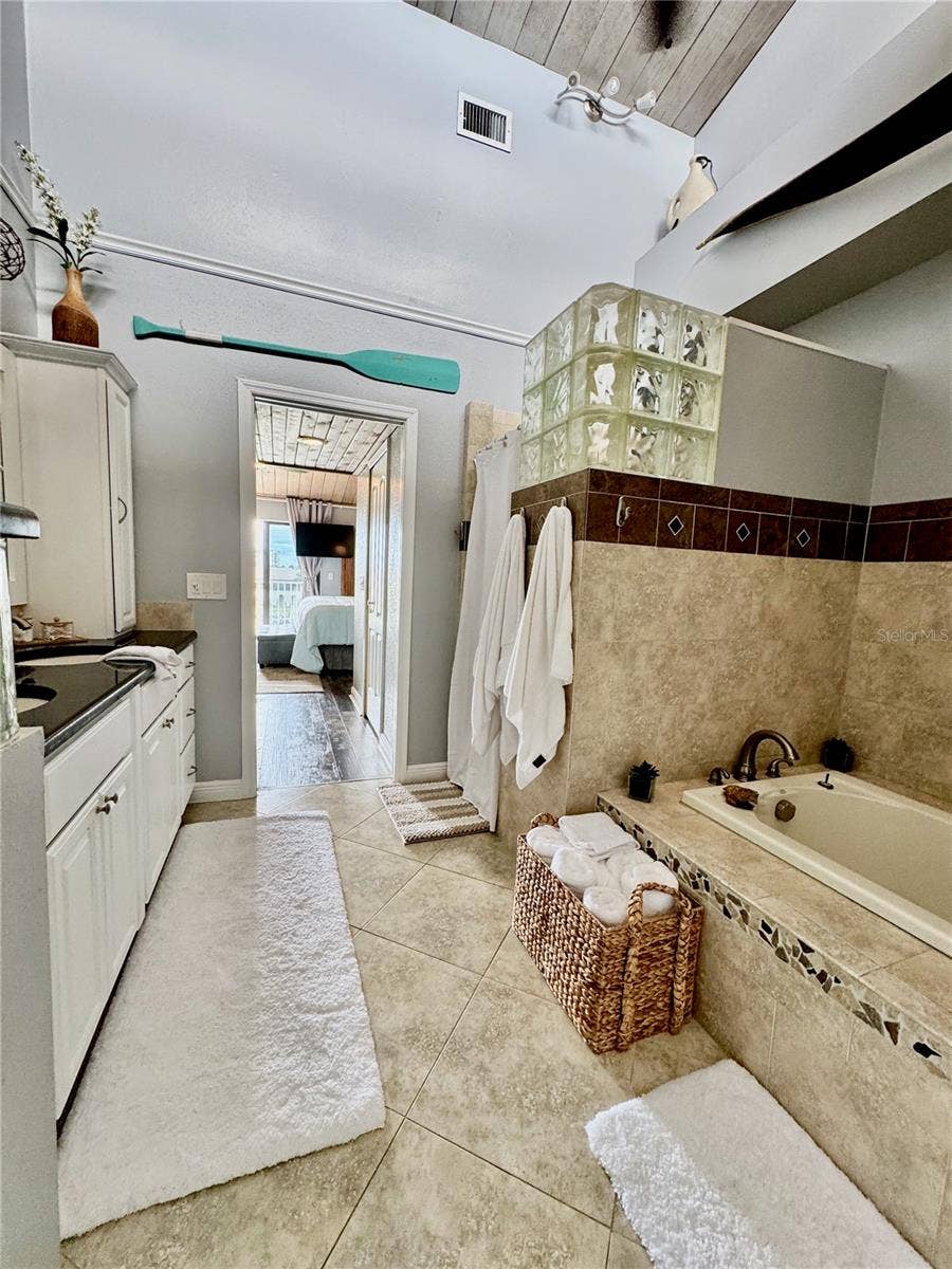 513 HAVEN POINT DRIVE, Treasure Island, FL 33706 513 HAVEN POINT DRIVE, Treasure Island, FL 33706