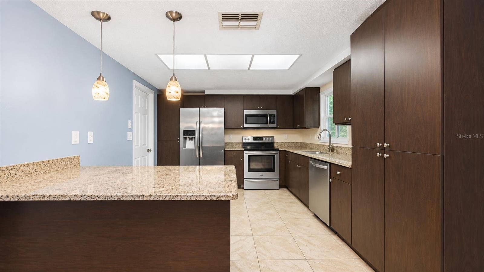 Plenty of storage and counterspace!