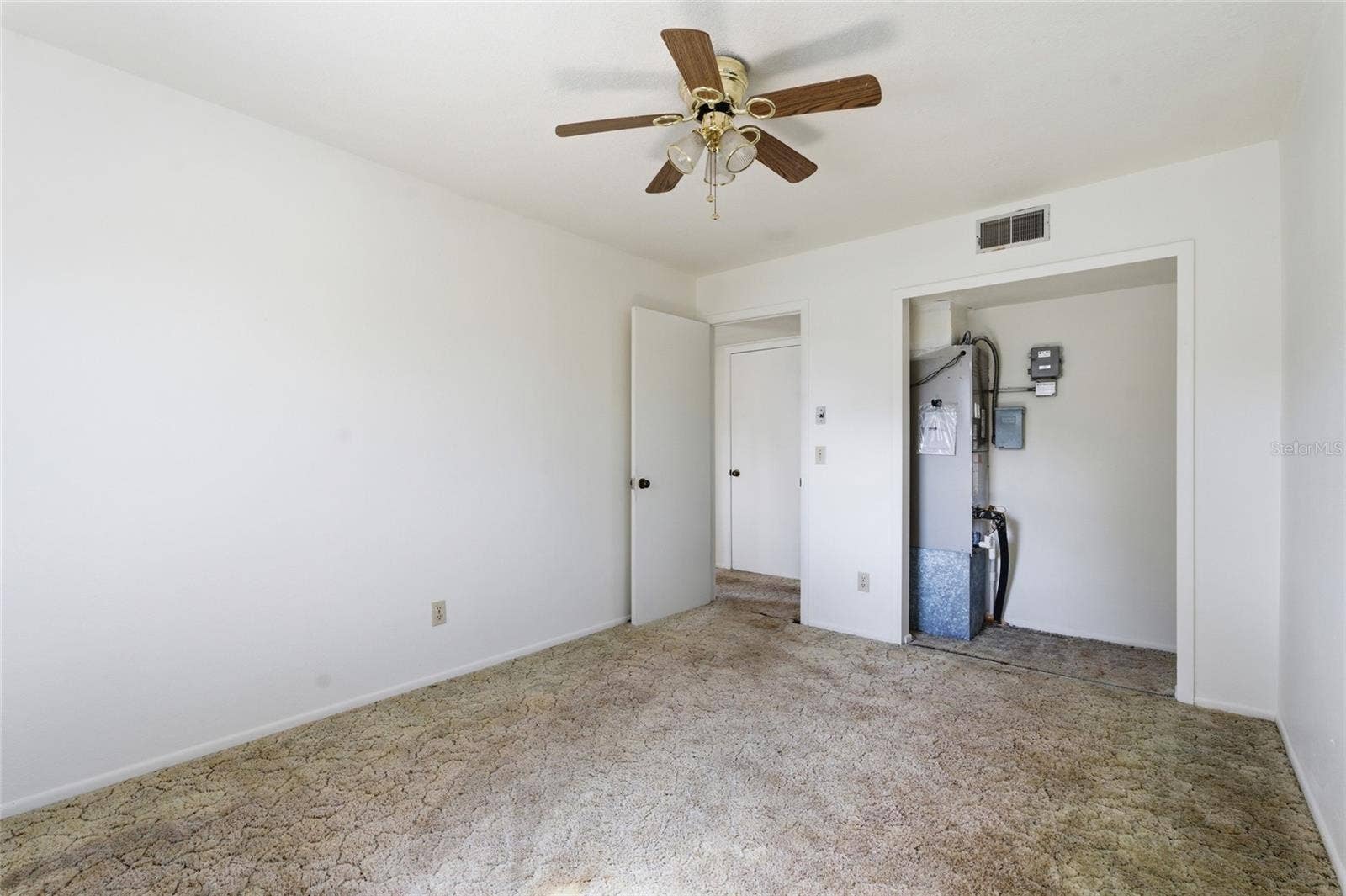 8221 RIVERSIDE DR NE, St Petersburg, FL 33702 8221 RIVERSIDE DR NE, St Petersburg, FL 33702