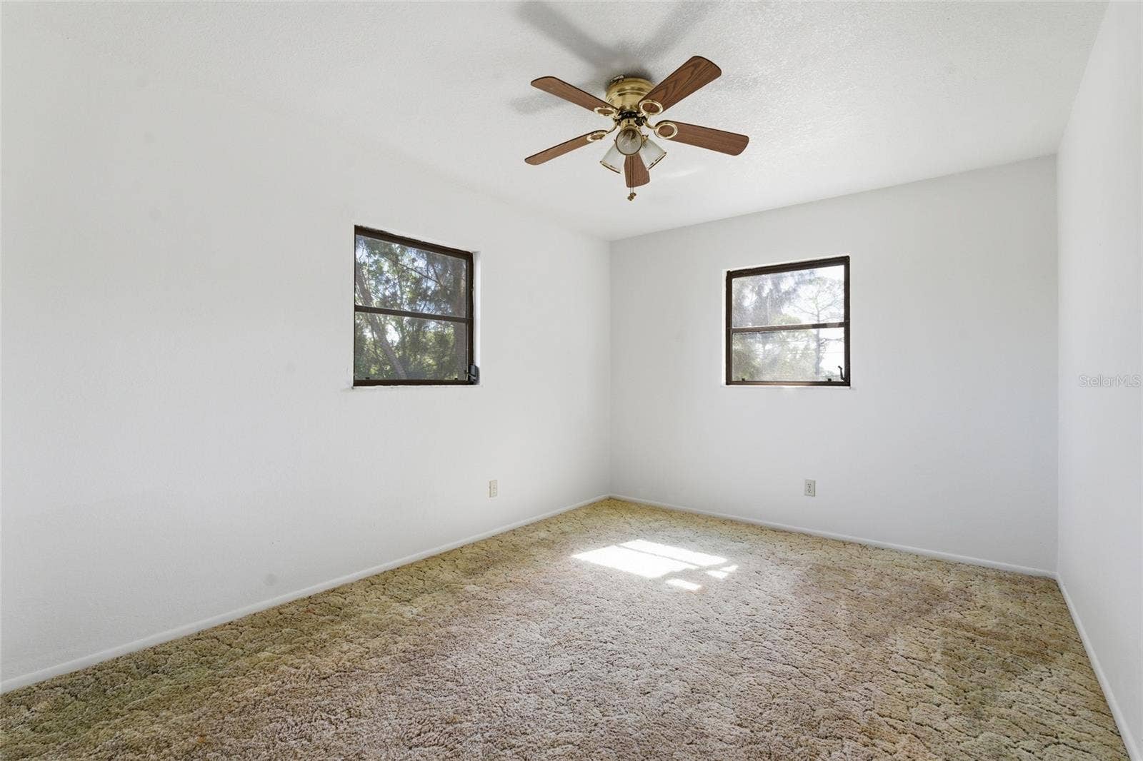 8221 RIVERSIDE DR NE, St Petersburg, FL 33702 8221 RIVERSIDE DR NE, St Petersburg, FL 33702