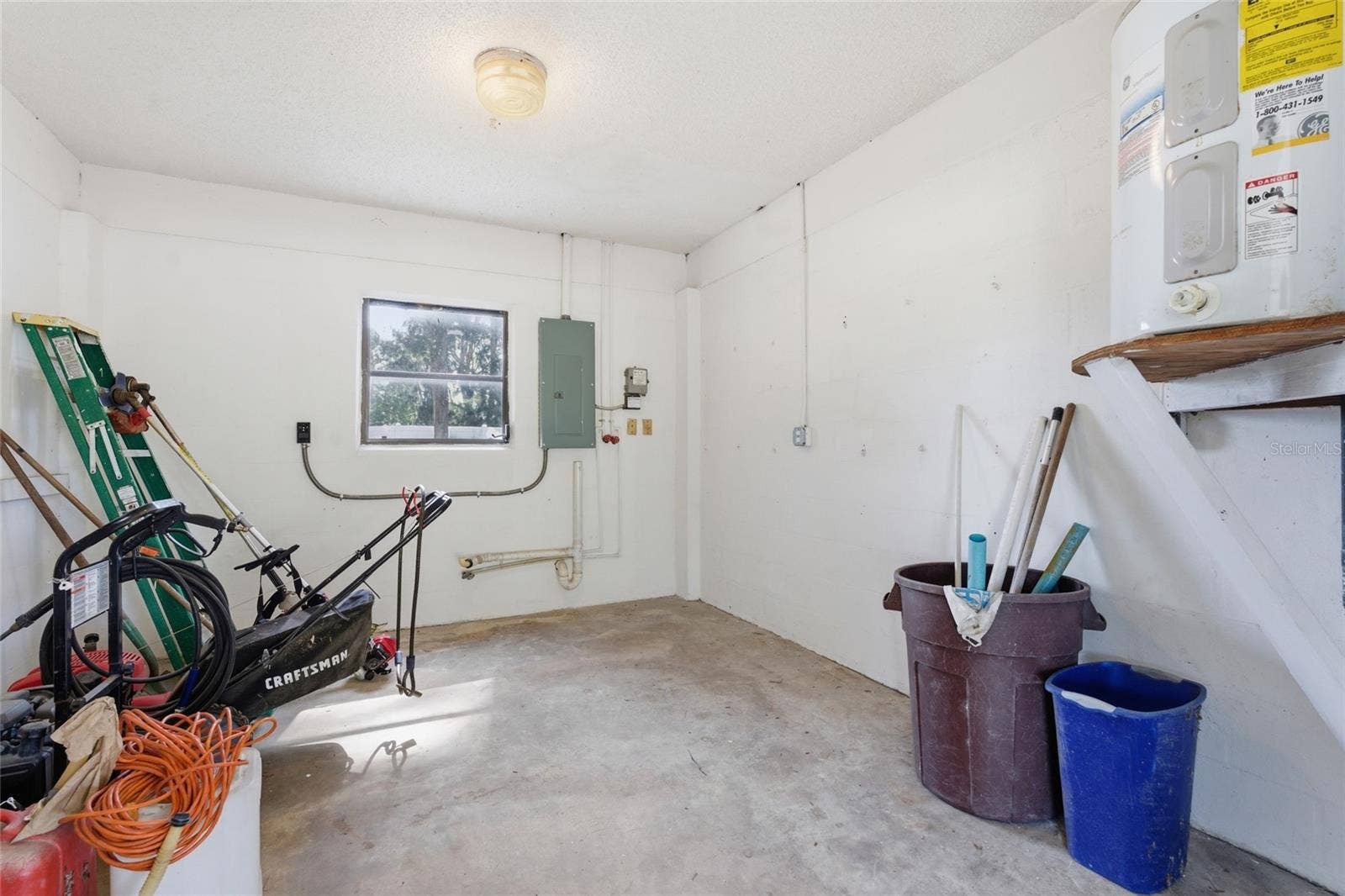 8221 RIVERSIDE DR NE, St Petersburg, FL 33702 8221 RIVERSIDE DR NE, St Petersburg, FL 33702