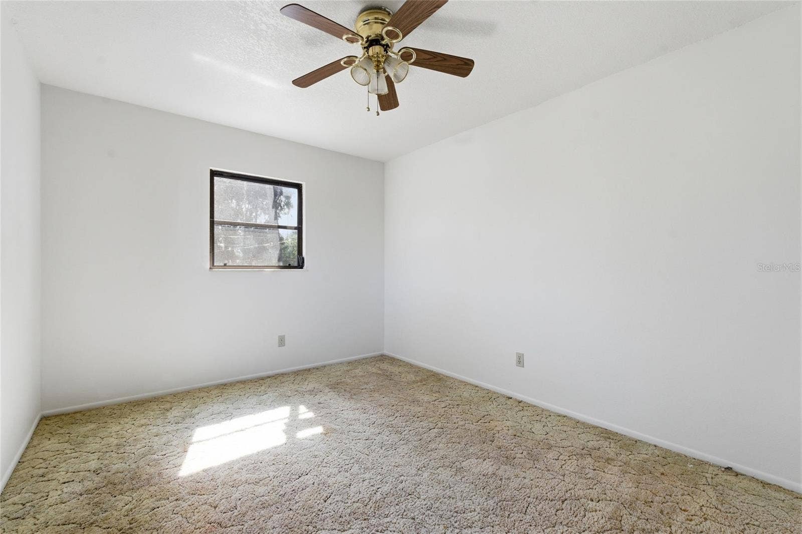 8221 RIVERSIDE DR NE, St Petersburg, FL 33702 8221 RIVERSIDE DR NE, St Petersburg, FL 33702