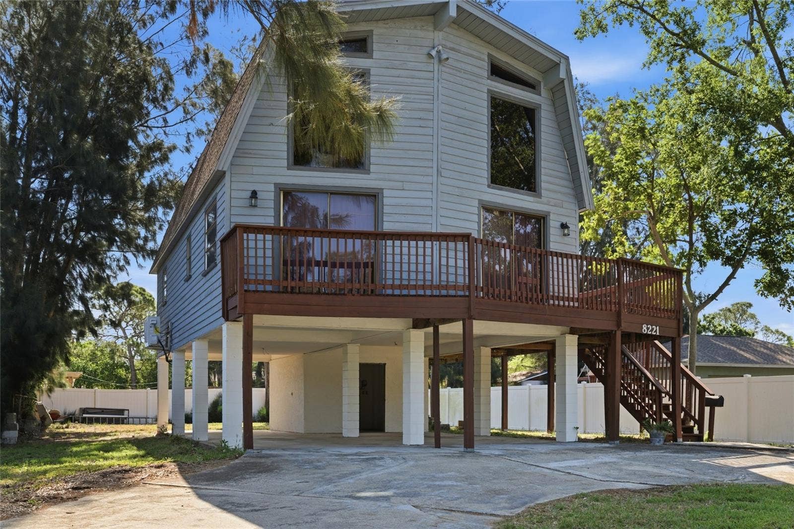 8221 RIVERSIDE DR NE, St Petersburg, FL 33702 8221 RIVERSIDE DR NE, St Petersburg, FL 33702