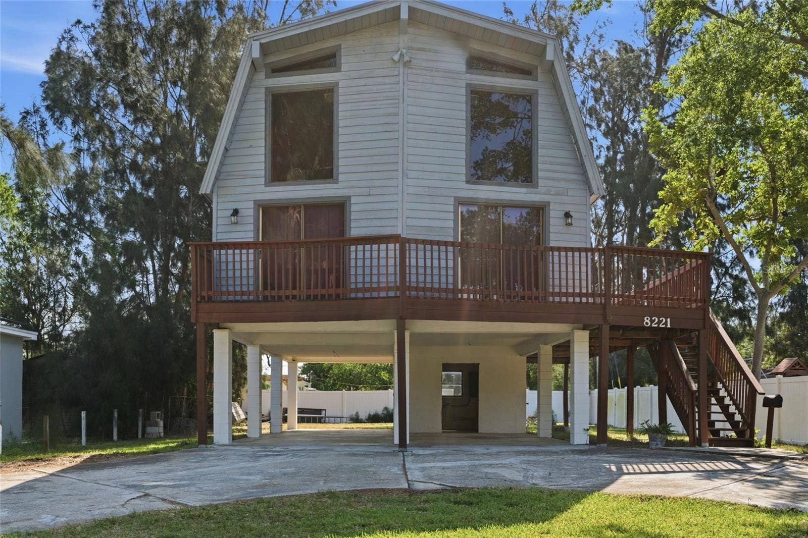 8221 RIVERSIDE DR NE, St Petersburg, FL 33702 8221 RIVERSIDE DR NE, St Petersburg, FL 33702