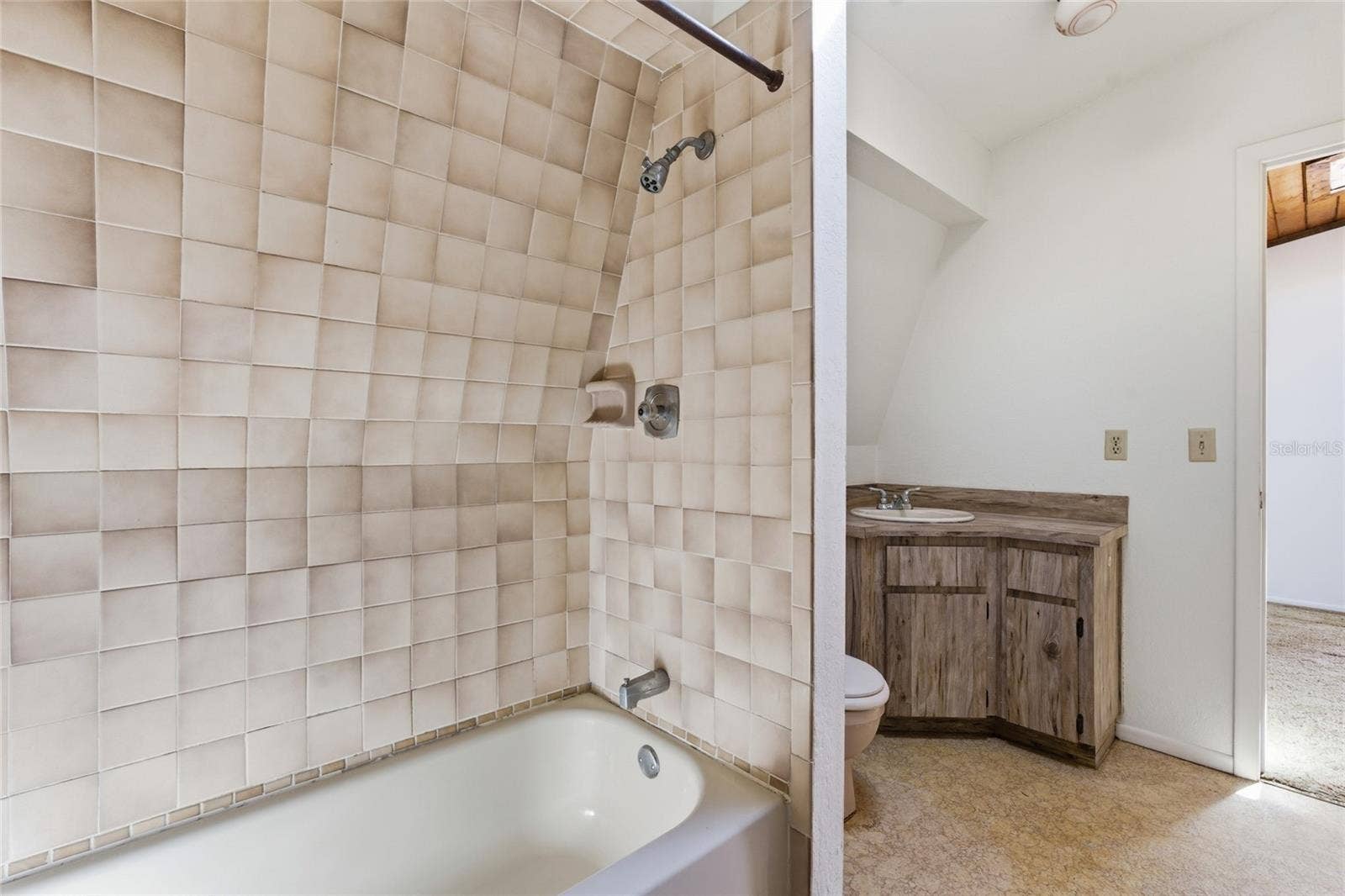 8221 RIVERSIDE DR NE, St Petersburg, FL 33702 8221 RIVERSIDE DR NE, St Petersburg, FL 33702