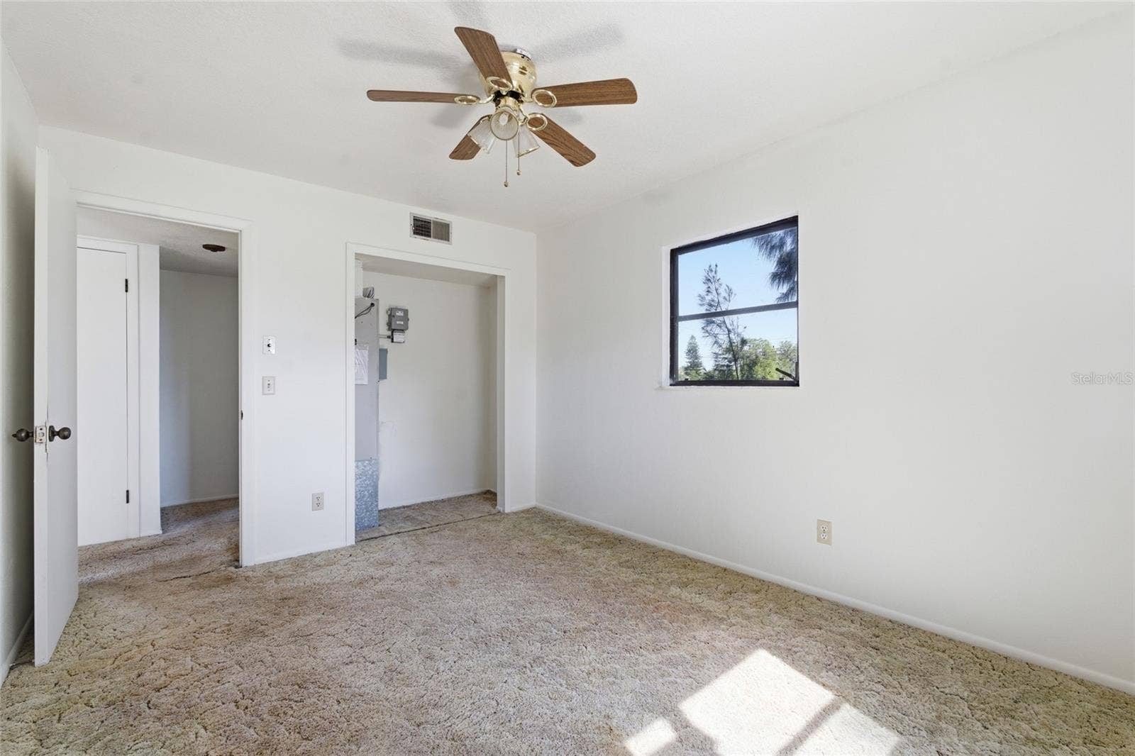 8221 RIVERSIDE DR NE, St Petersburg, FL 33702 8221 RIVERSIDE DR NE, St Petersburg, FL 33702