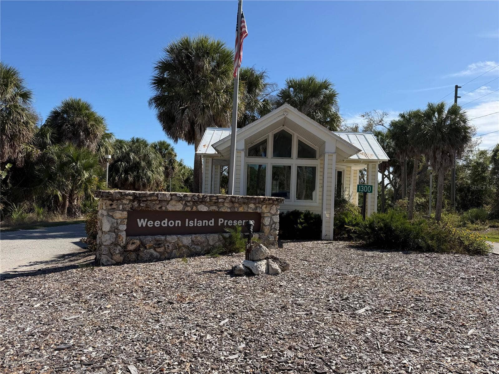 8221 RIVERSIDE DR NE, St Petersburg, FL 33702 8221 RIVERSIDE DR NE, St Petersburg, FL 33702
