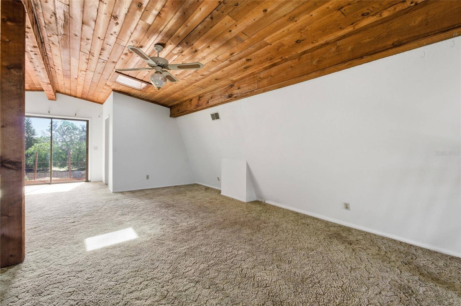 8221 RIVERSIDE DR NE, St Petersburg, FL 33702 8221 RIVERSIDE DR NE, St Petersburg, FL 33702