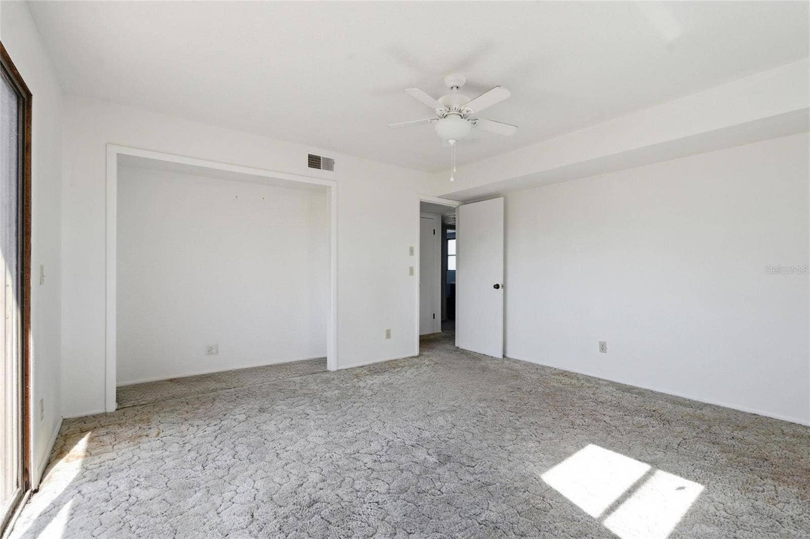 8221 RIVERSIDE DR NE, St Petersburg, FL 33702 8221 RIVERSIDE DR NE, St Petersburg, FL 33702