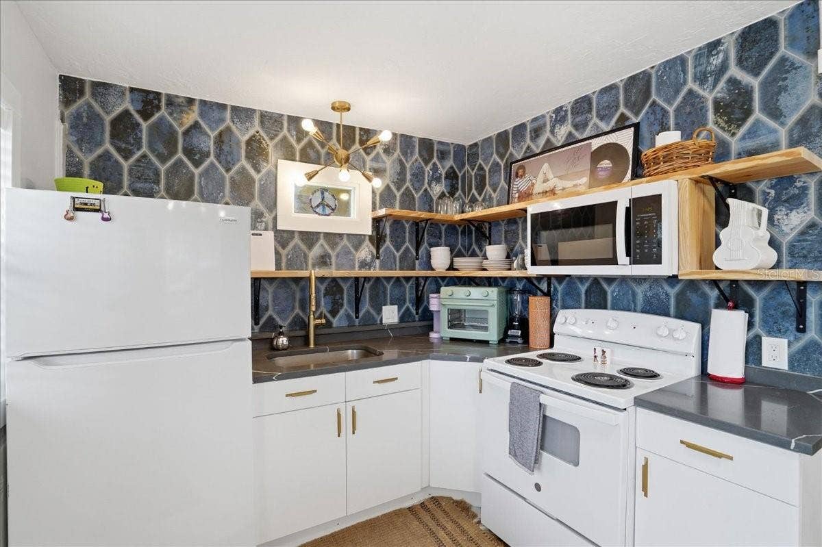 130 86TH TERRACE, Treasure Island, FL 33706 130 86TH TERRACE, Treasure Island, FL 33706