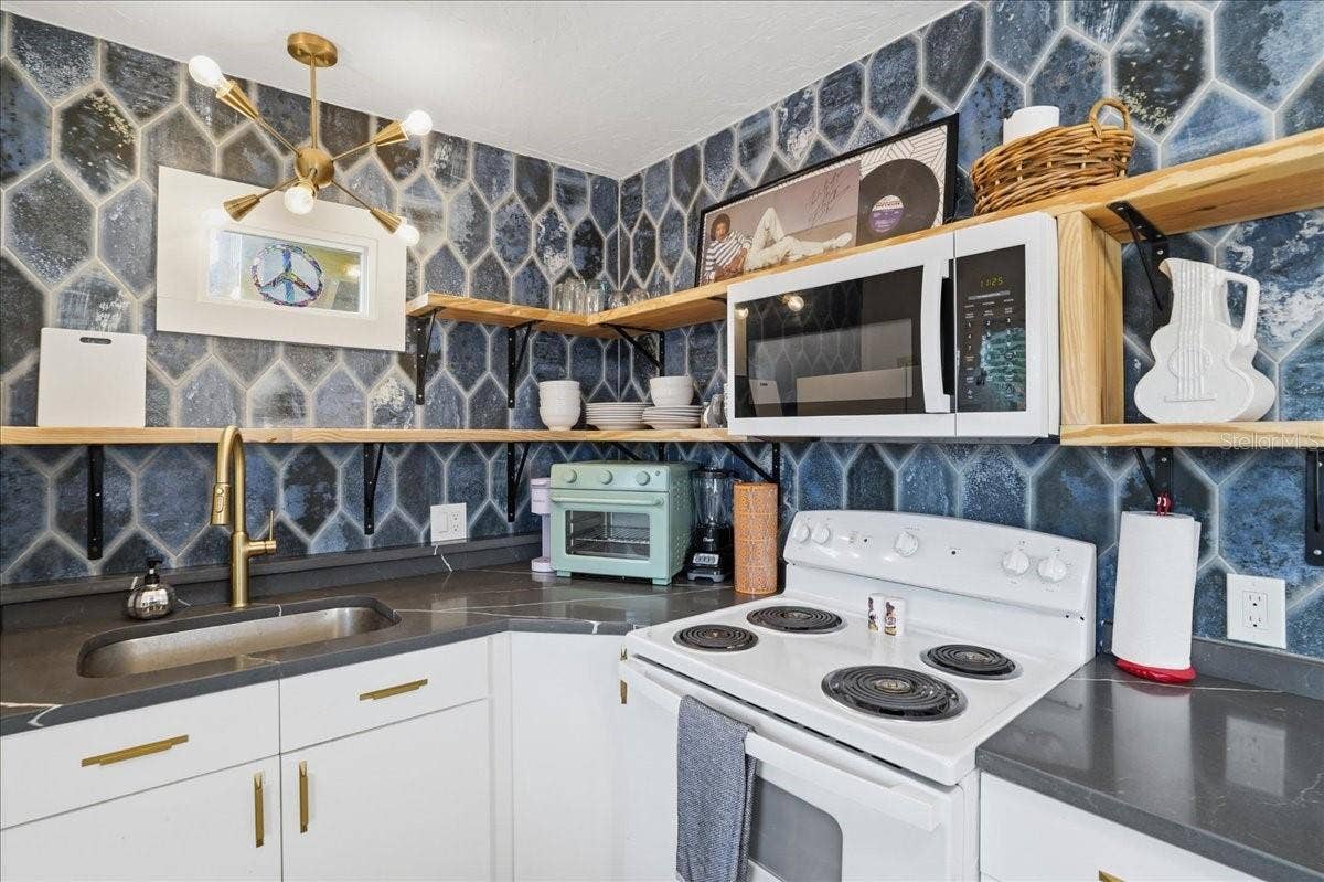 130 86TH TERRACE, Treasure Island, FL 33706 130 86TH TERRACE, Treasure Island, FL 33706