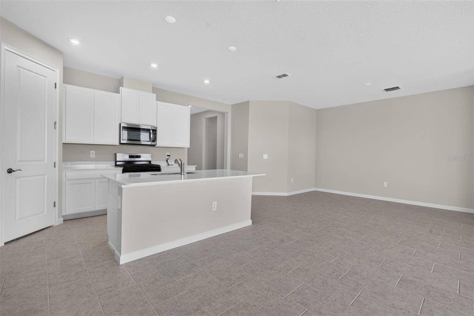 34754 FLOWER PATCH DRIVE, Dade City, FL 33525 34754 FLOWER PATCH DRIVE, Dade City, FL 33525