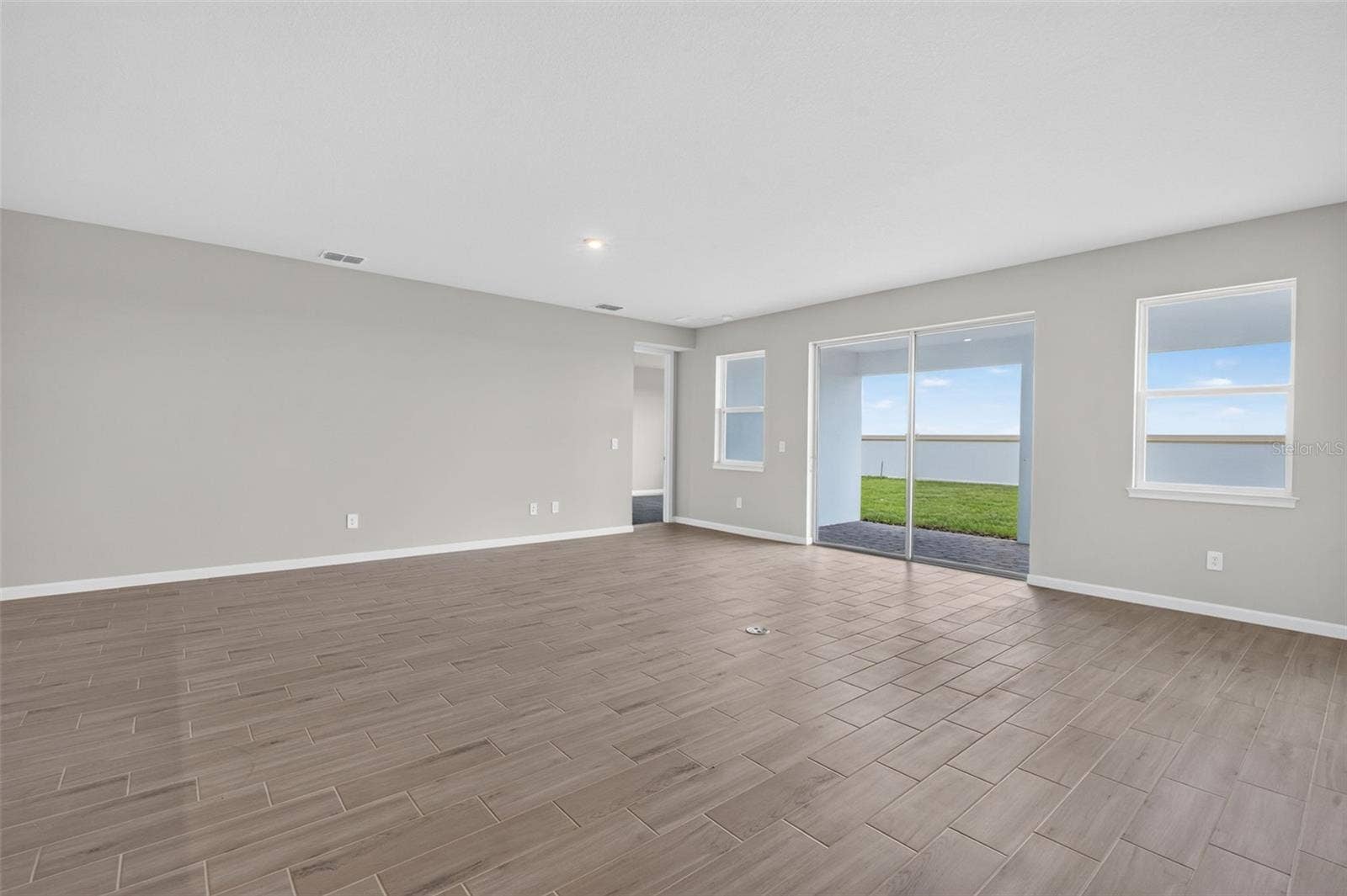 9553 NATURAL OAK POINT, Dade City, FL 33525 great room