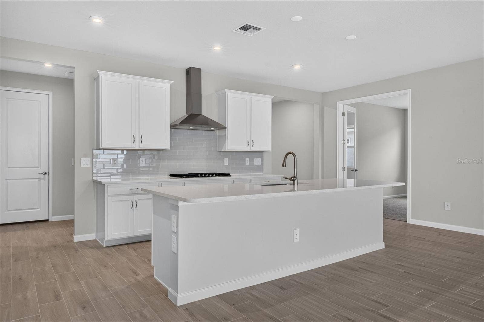 9553 NATURAL OAK POINT, Dade City, FL 33525 Executive Kitchen