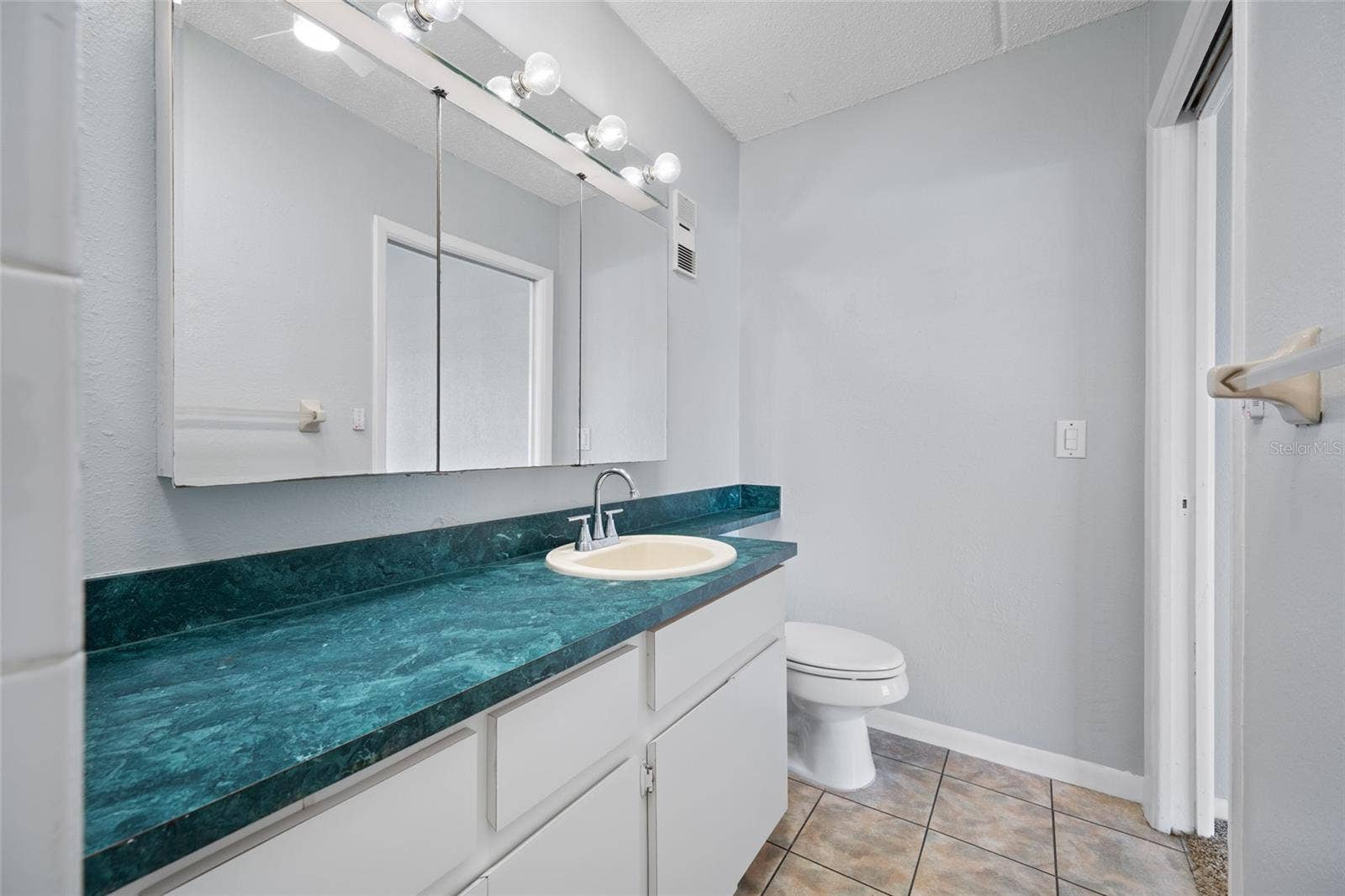 12424 CAPRI CIRCLE N, #5, Treasure Island, FL 33706
