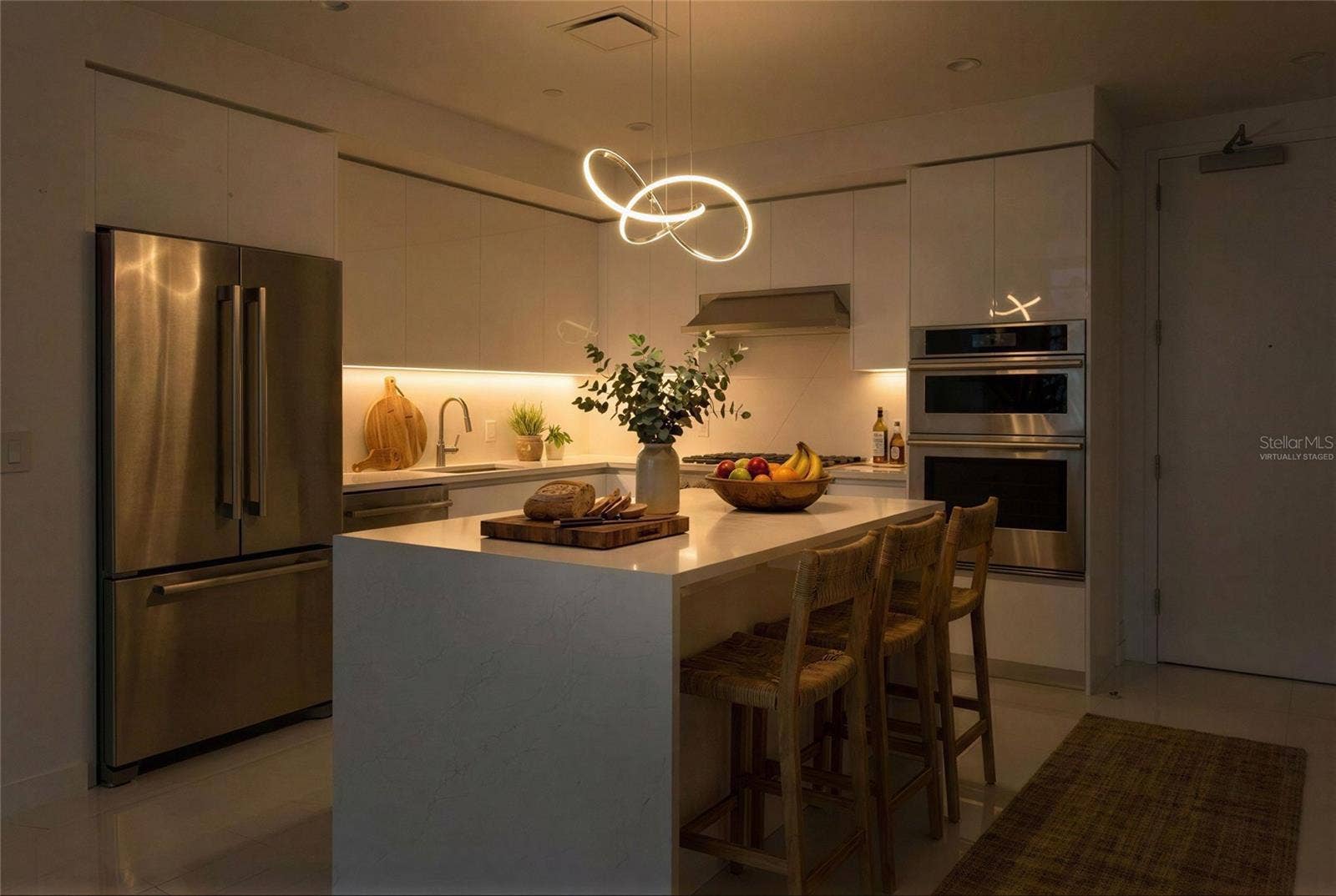 400 CENTRAL AVENUE, #1806, St Petersburg, FL 33701 Virtually Staged