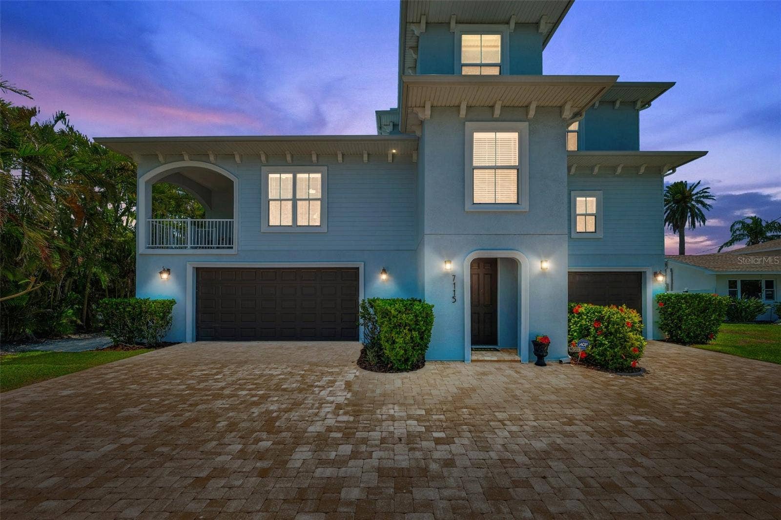 7115 BAY STREET, St Pete Beach, FL 33706 This quality 2018-built St Pete Beach waterfront estate has beautiful curb appeal in the front, and a dreamy wide open panoramic water view in the back. The lot is 10,502 square feet and includes 75' of waterfront.