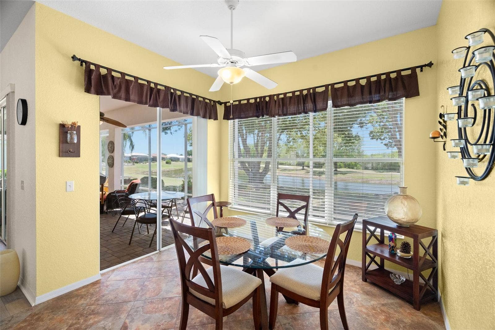1134 SIGNATURE DRIVE, Sun City Center, FL 33573 Dinette